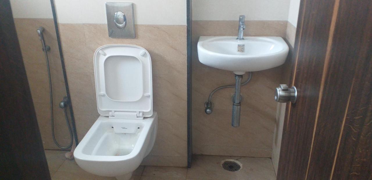 העיר בנגלור Royal Blue Meridian Inn מראה חיצוני תמונה