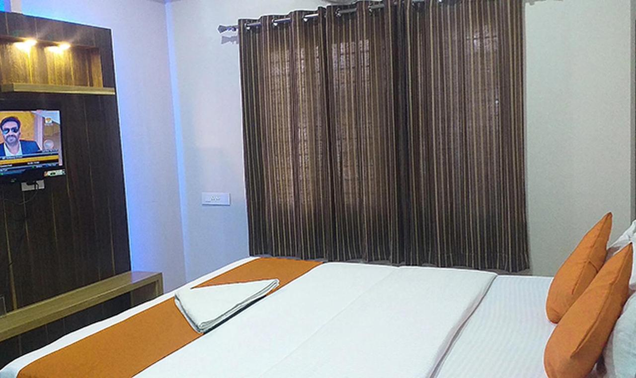 העיר בנגלור Royal Blue Meridian Inn מראה חיצוני תמונה