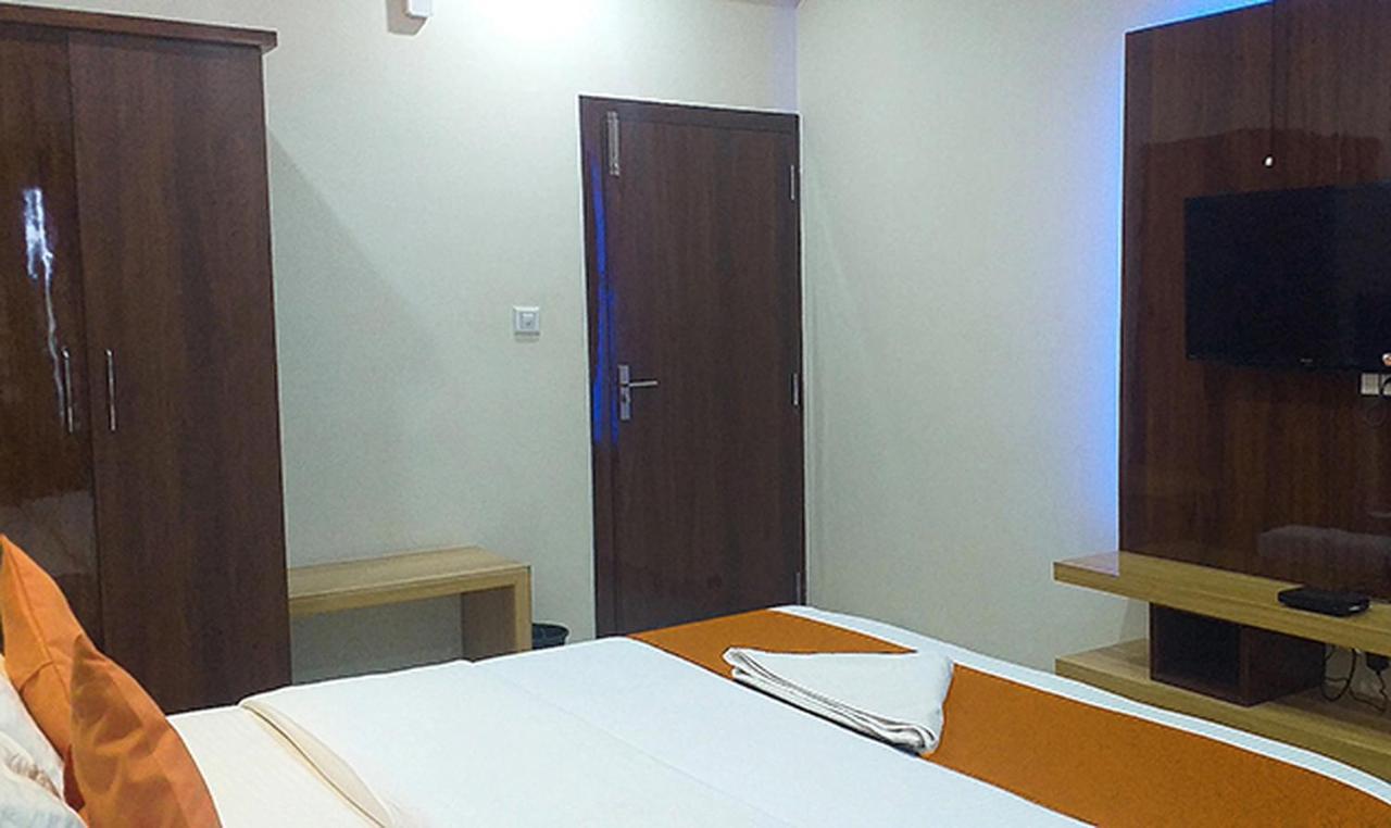 העיר בנגלור Royal Blue Meridian Inn מראה חיצוני תמונה
